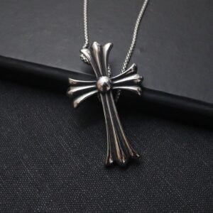 Gothic Cross Pendant – Dark Elegance & Timeless Symbolism